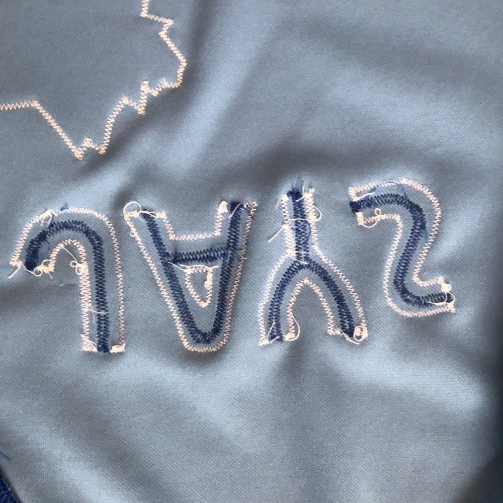 SOLD‼️ BLUE  JAYS official jersey. Men’s size L/XL. EUC. - Picture 6 of 10